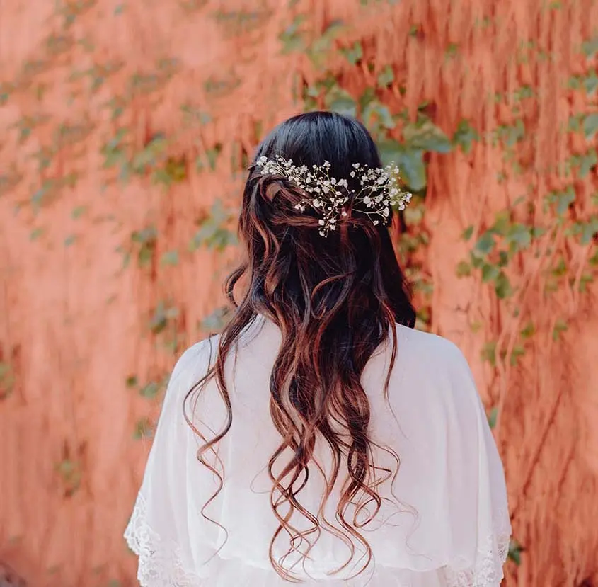 21 peinados de novia para pelo rizado: luce espectacular en tu boda