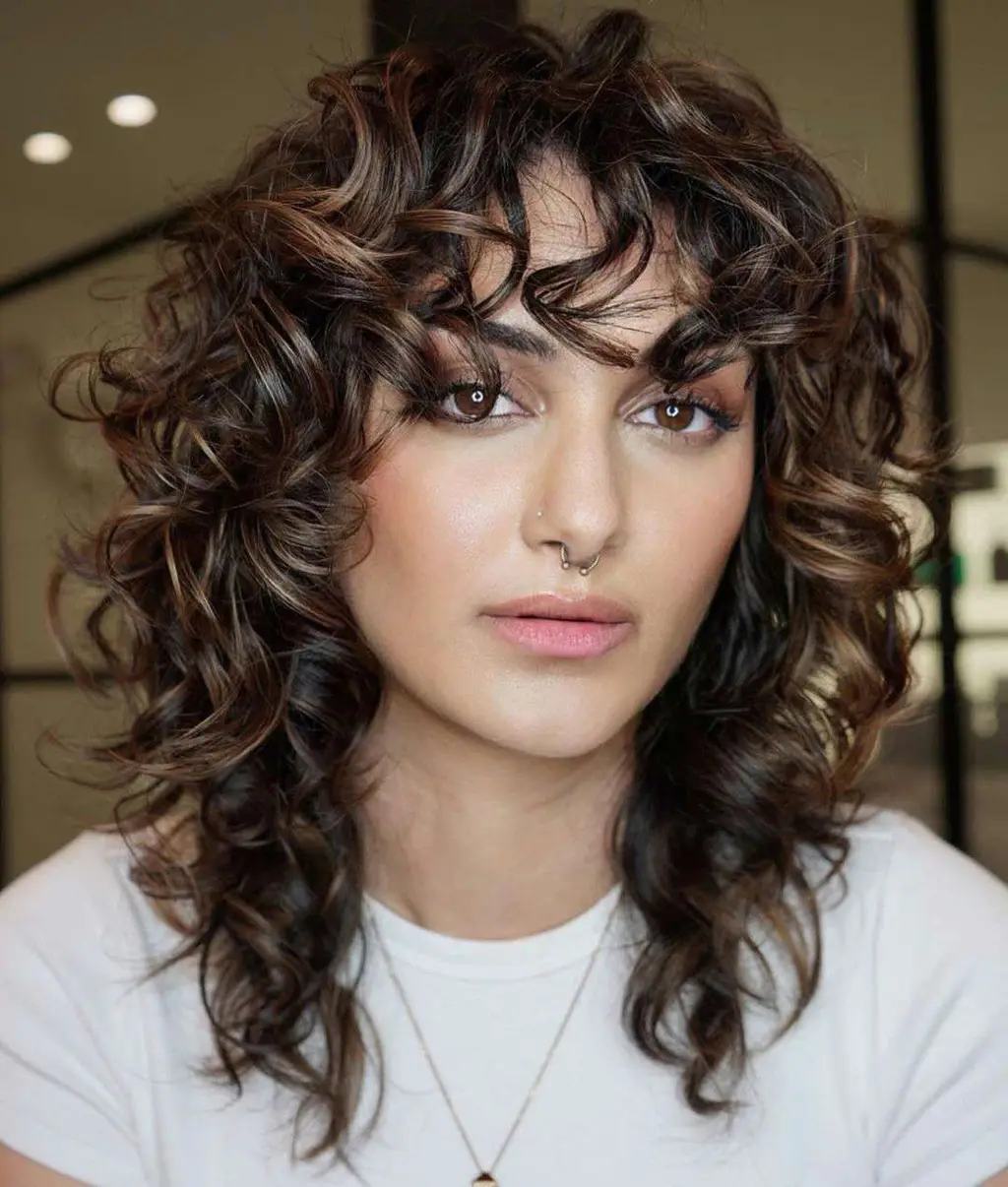 pelo corto rizado 
