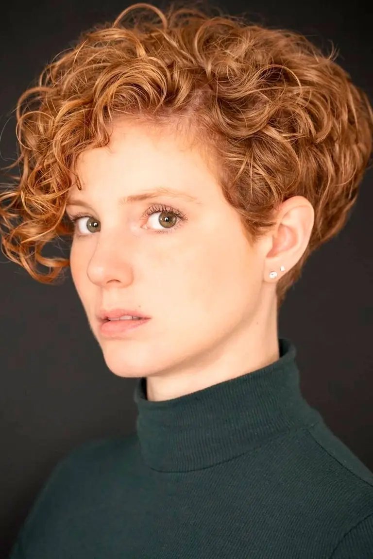 pelo corto rizado 