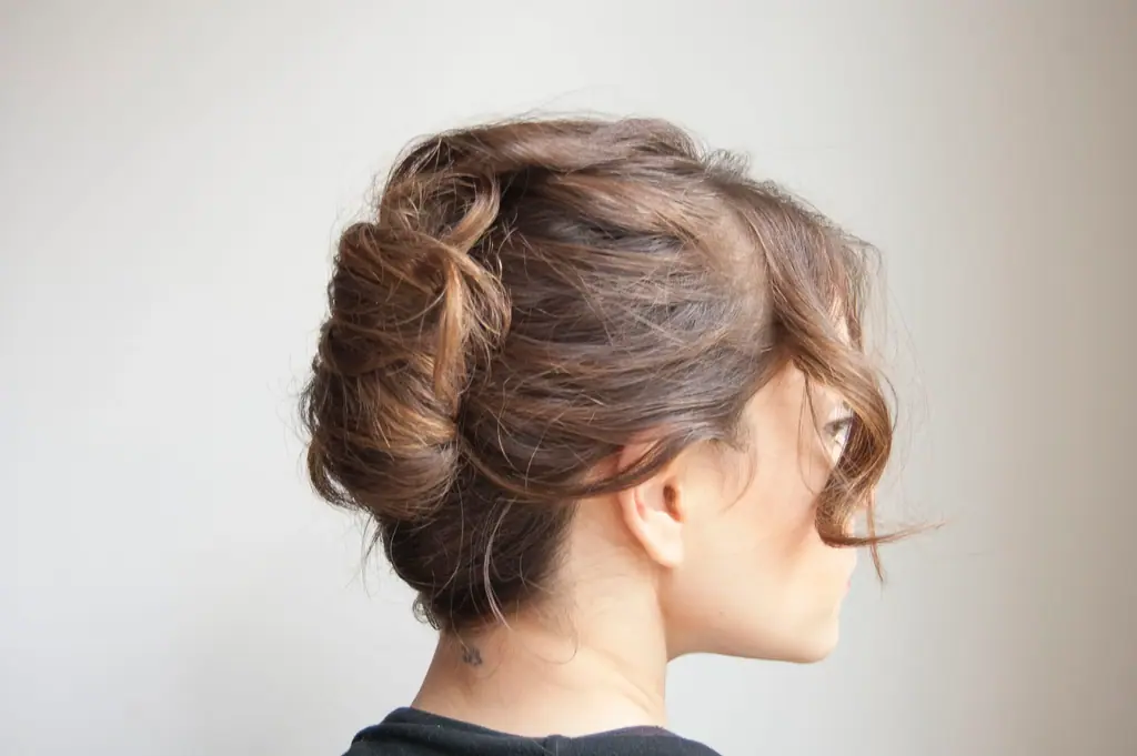 10 Recogidos para pelo corto: ideas fáciles y elegantes