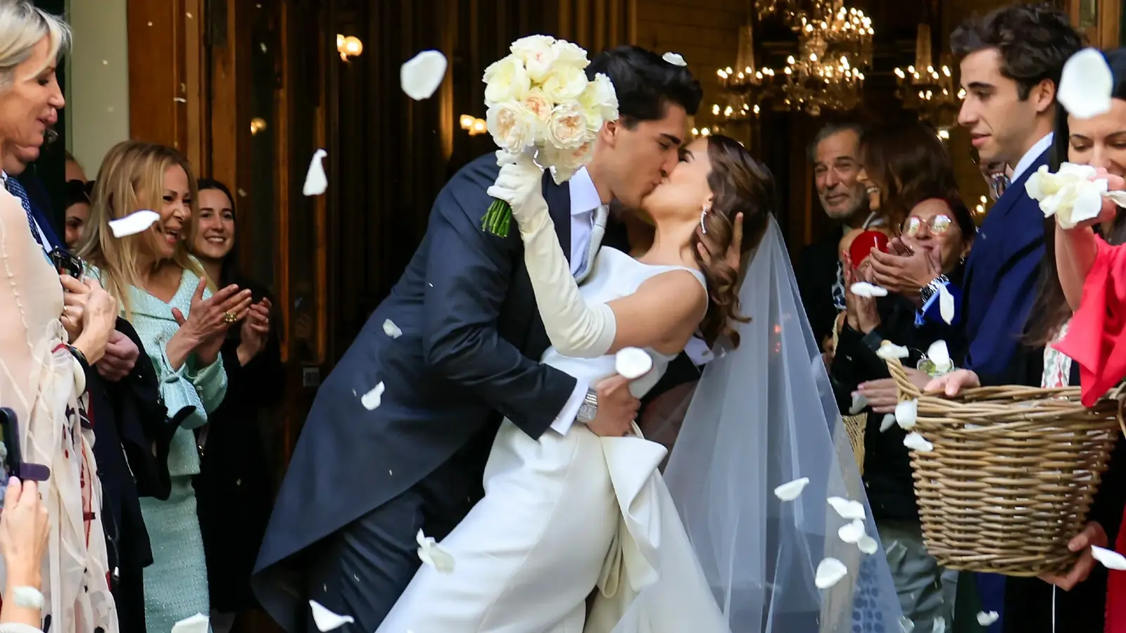 ¡Impactante! Lo Que No Sabías de la Boda de Eugenia Gil Muñoz