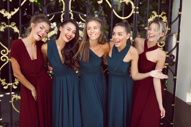 Damas de honor que hacen brillar a la novia