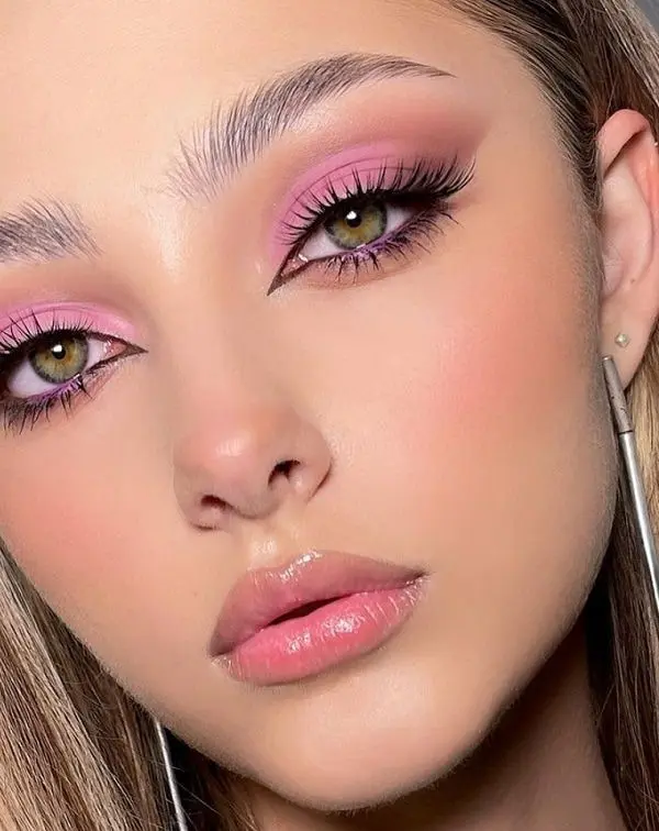 maquillaje para vestido fucsia