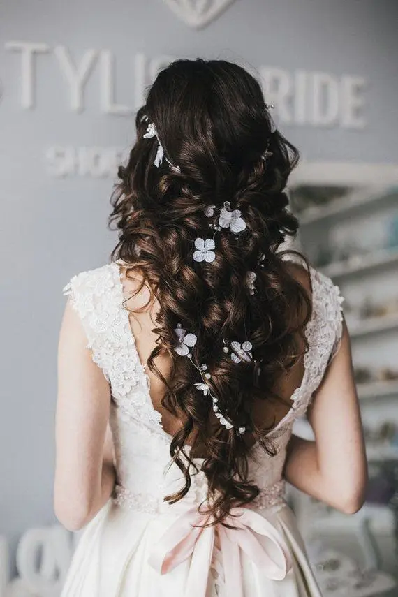 21 peinados de novia para pelo rizado: luce espectacular en tu boda