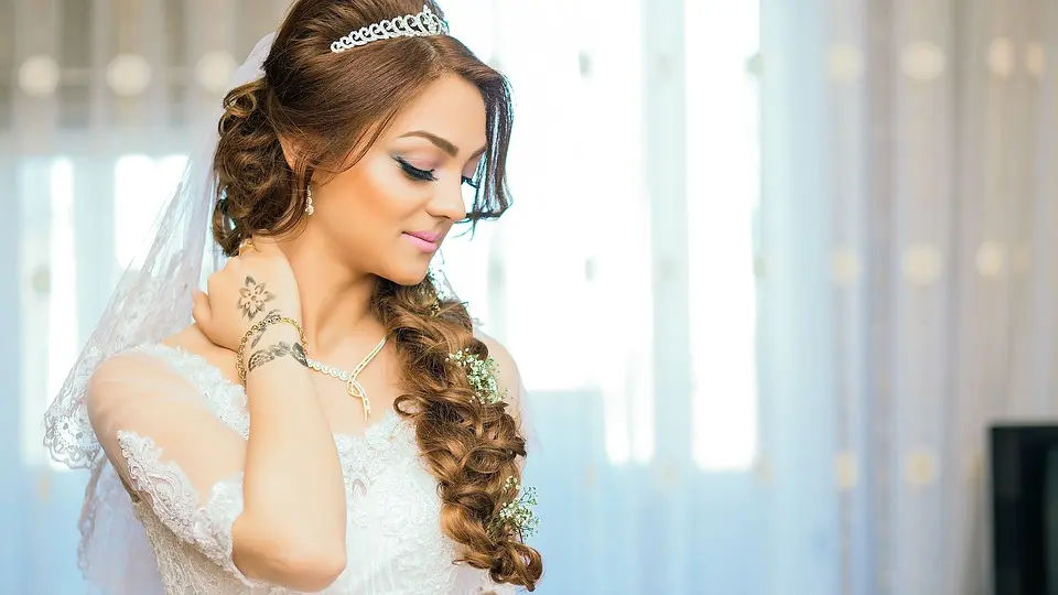 Peinados para novias con velo que lucen estupendas