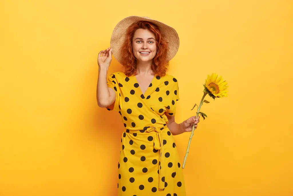 ¡Transforma tu look! El maquillaje que combina a la perfección con un vestido amarillo